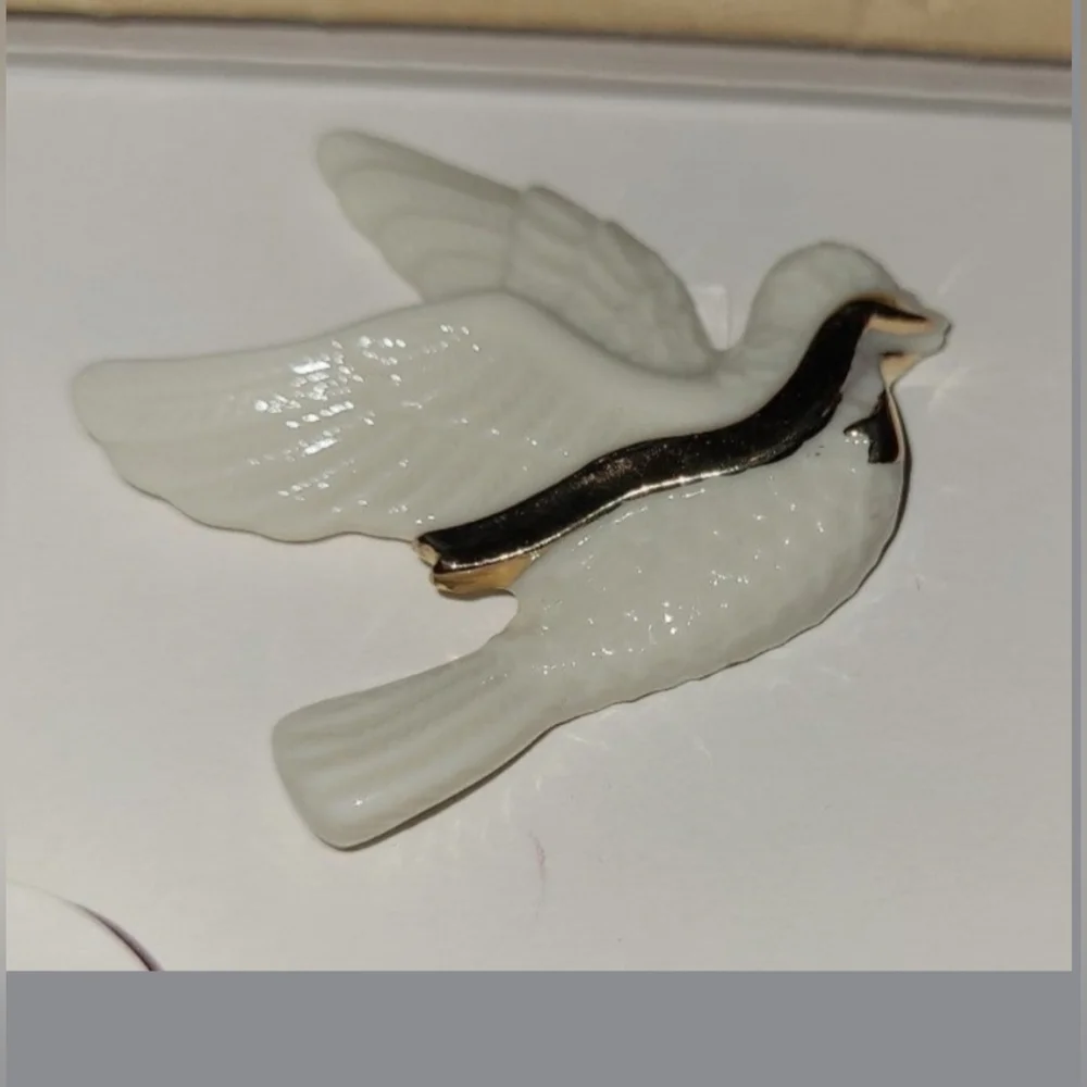 Vintage ~Lenox Porcelain Bonnet & Dove Pin Set - 24KT Gold & Rhinestones - Picture 3 of 6